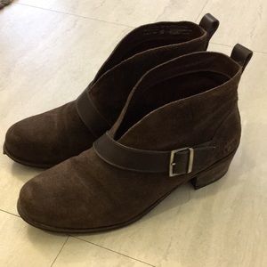 Brown ankle Ugg boots
